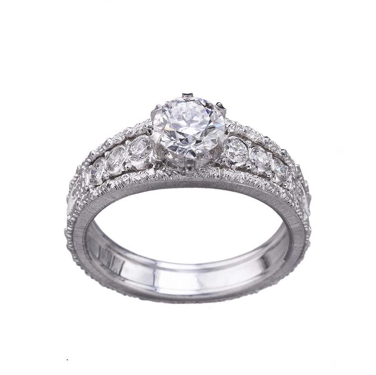 Buccellati Romanza diamond engagement ring with rigato engraving